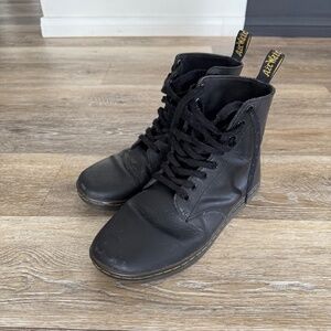 Tobias Men's Leather Casual Boots in Black | Dr. Martens